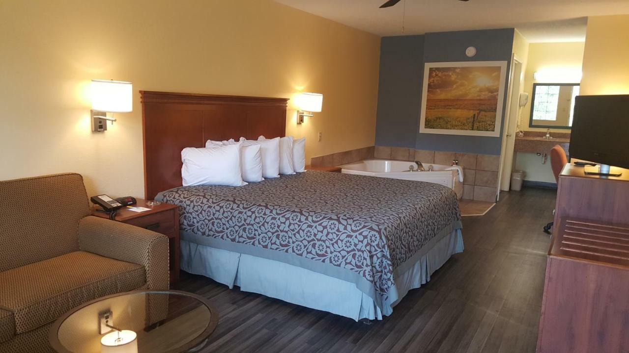 Days Inn By Wyndham Trenton Eksteriør billede